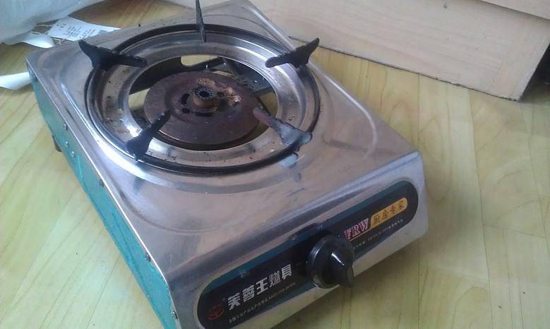 燃?xì)庠铧c火針一直響